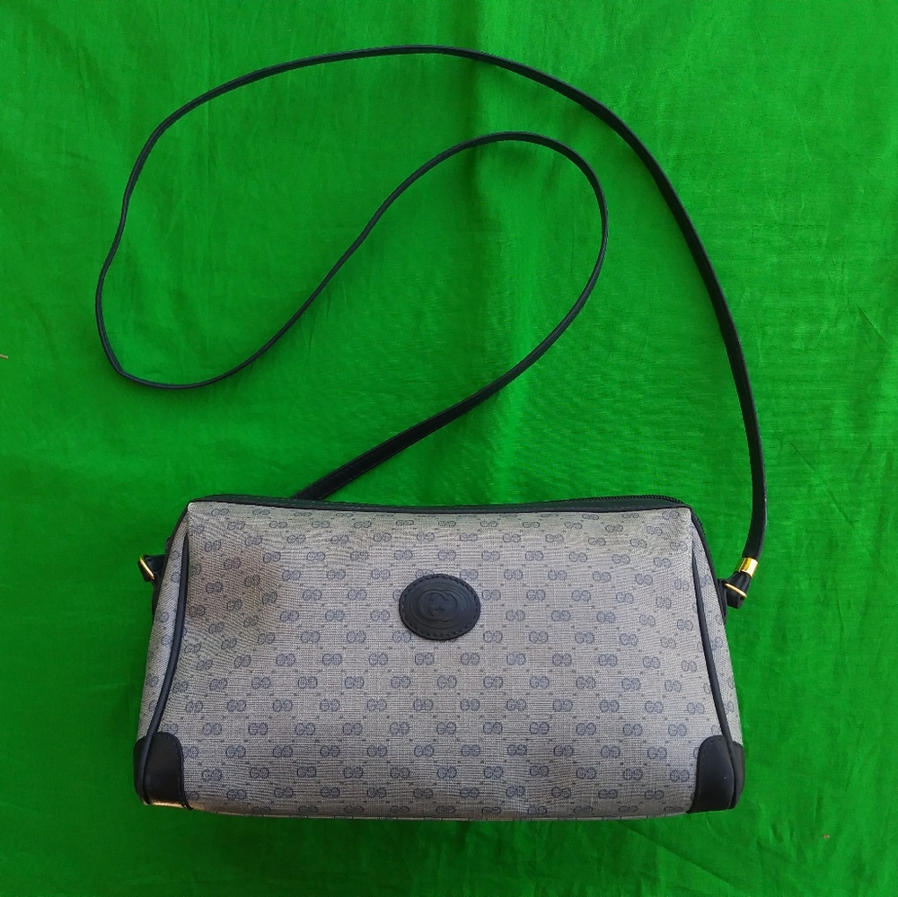 Vintage Gucci crossbody GG